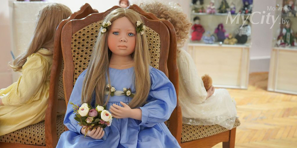 Выставка «Кто в куклы не играет, тот счастия не знает» открылась в Могилеве