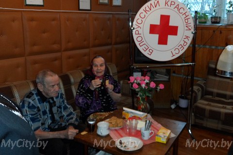 Более двух тысяч могилевчан согрели волонтёры Красного Креста горячим чаем в морозы