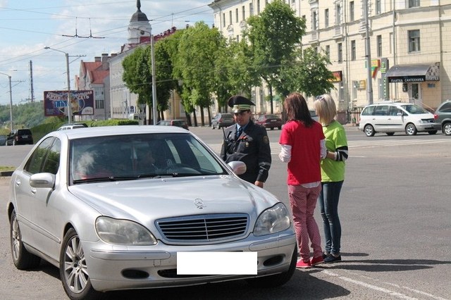 Более сотни автомобилей украсили в Могилёве лентами цвета белорусского флага