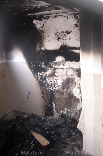 На лестничной клетке одного из домов в Могилёве горел диван
