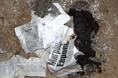 Бомжи разожгли костры в подвале жилого дома в Могилёве