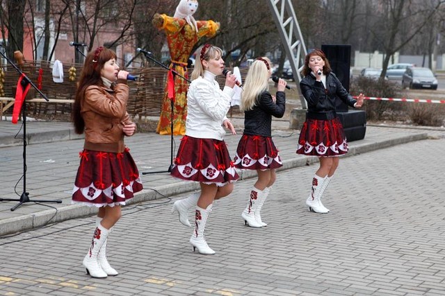 В Могилёве праздновали Масленицу Широкую