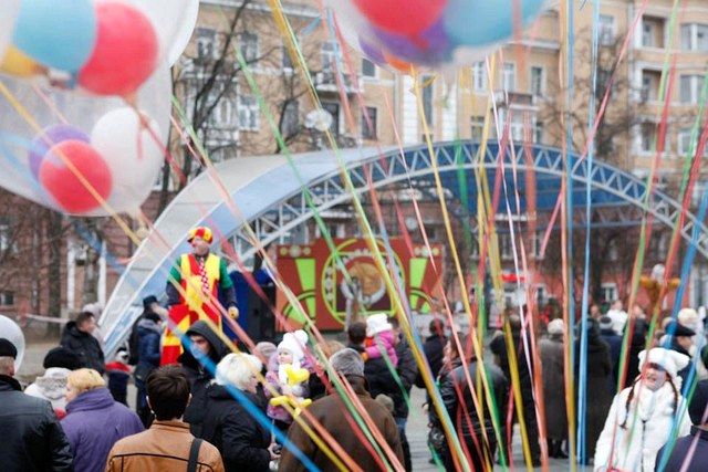 В Могилёве праздновали Масленицу Широкую