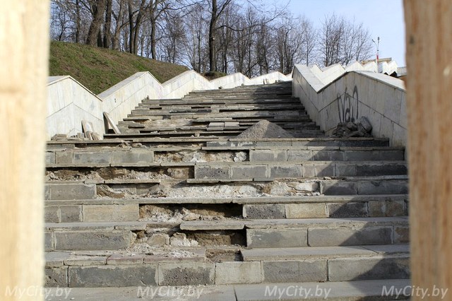 Лестницу на Советской площади закрыли на ремонт