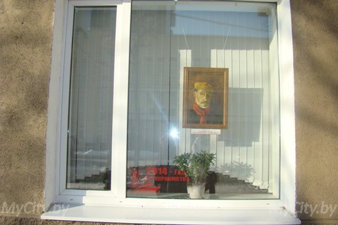 «Палитра души и красок» Александра Алёшина выставлена в окнах библиотеки в Могилёве 
