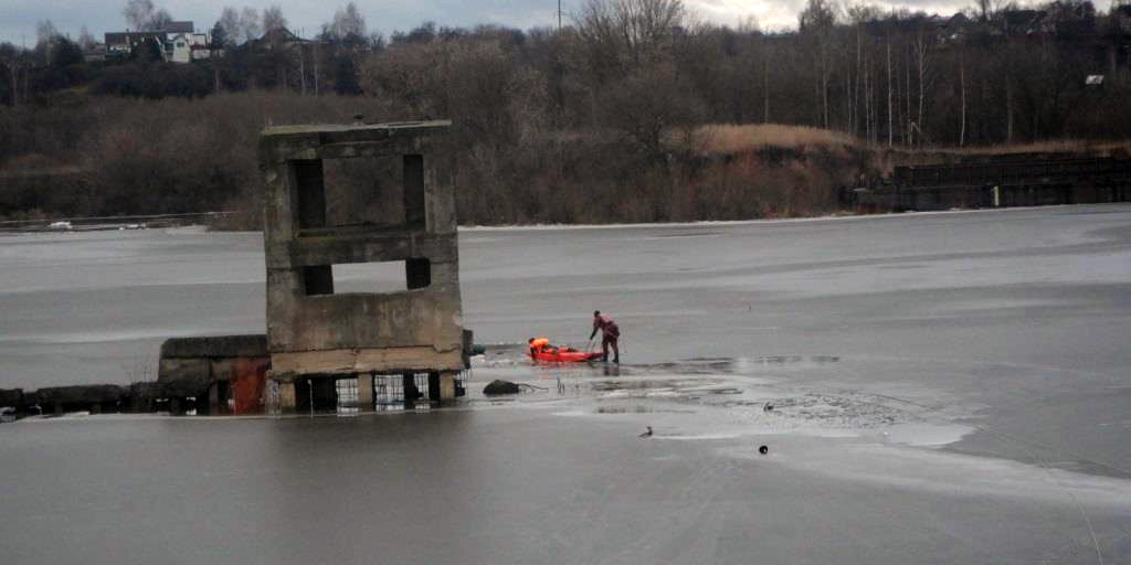 Провалившегося под лед рыбака спасли в Могилеве