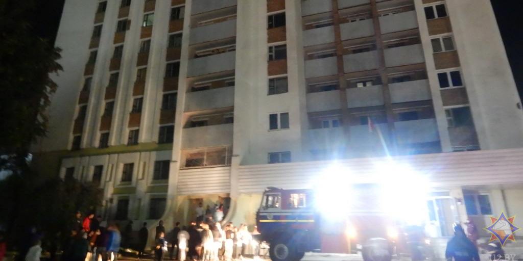 В Могилеве из-за пожара из общежития эвакуировали 300 человек
