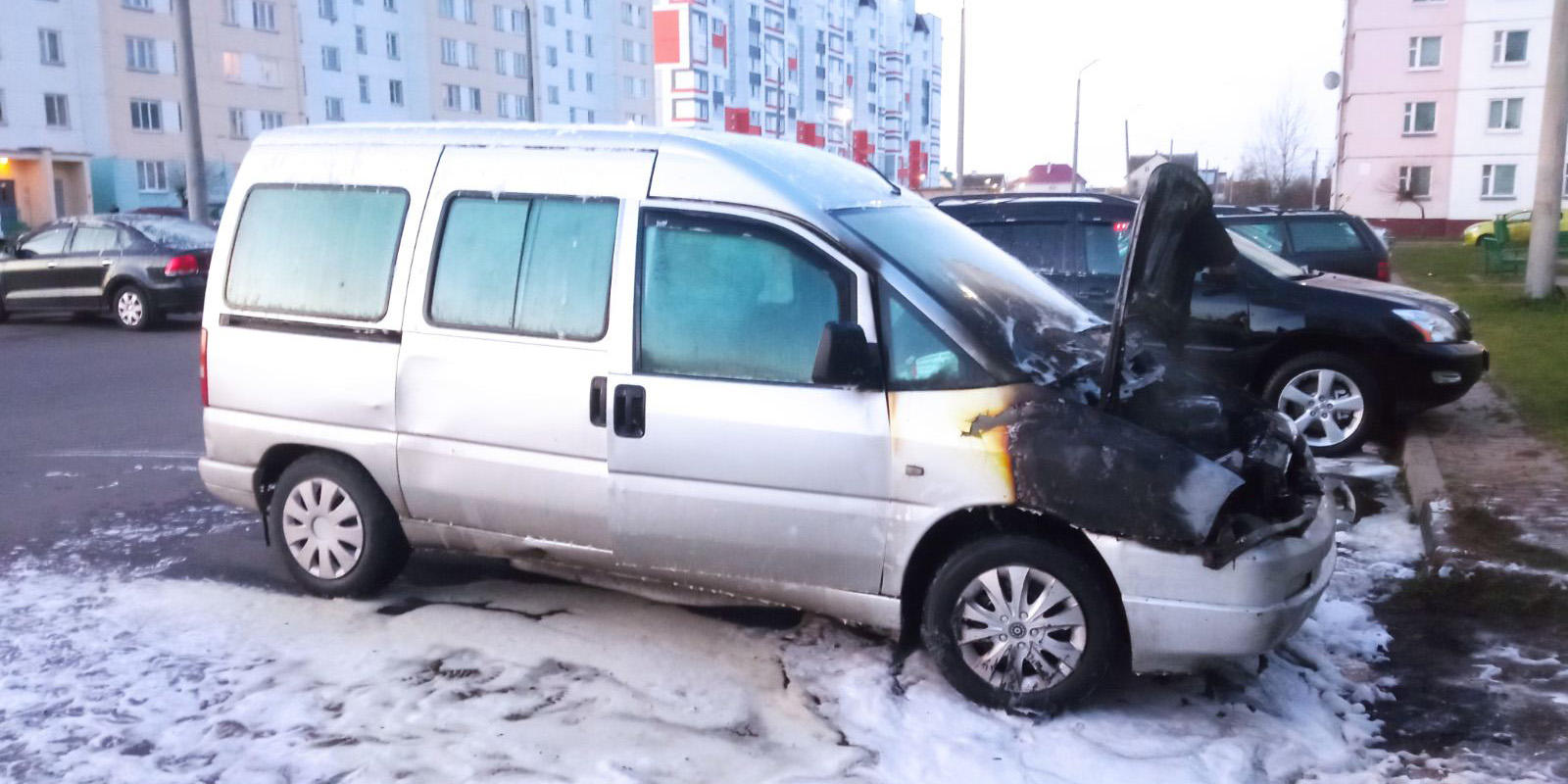 Два автомобиля горели в Могилеве на улице Габровской