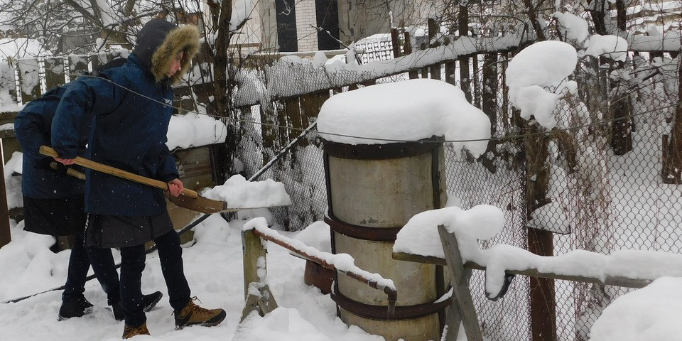 Волонтеры БРСМ помогут пожилым людям в расчистке территории от снега