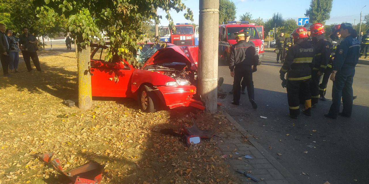 В Могилеве автомобиль врезался в столб &mdash; водитель в реанимации