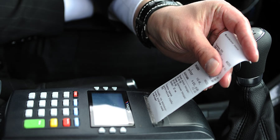 Больше года могилевский перевозчик такси скрывал доходы от уплаты подоходного налога