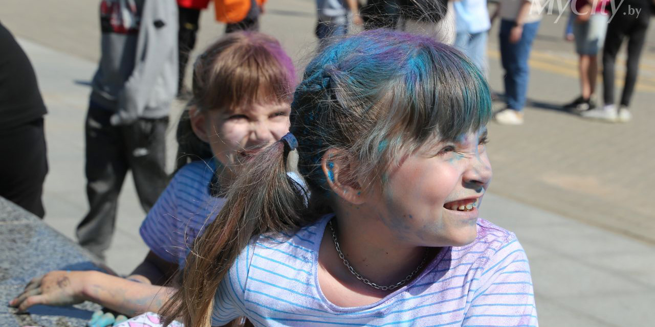 В Подниколье прошел городской праздник «Должны смеяться дети» 