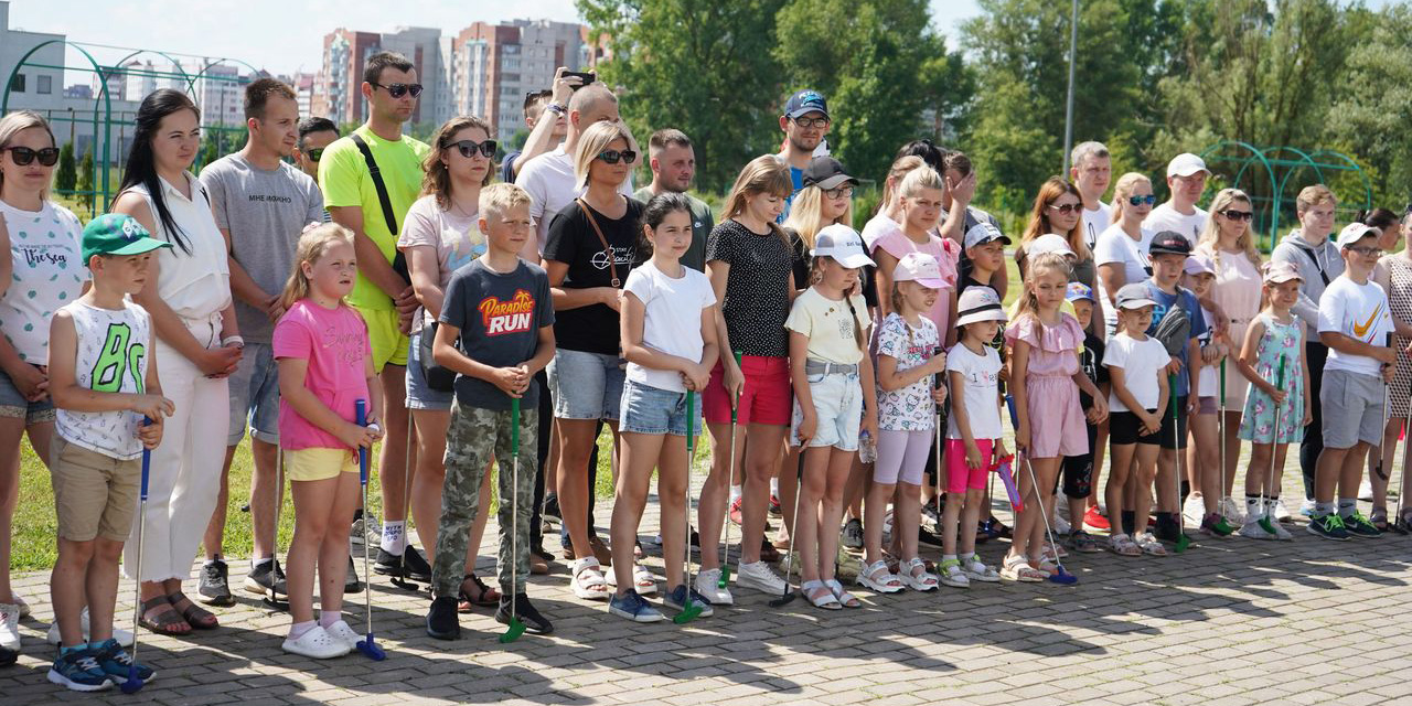 Соревнования по мини-гольфу среди молодых семей прошли в Могилеве