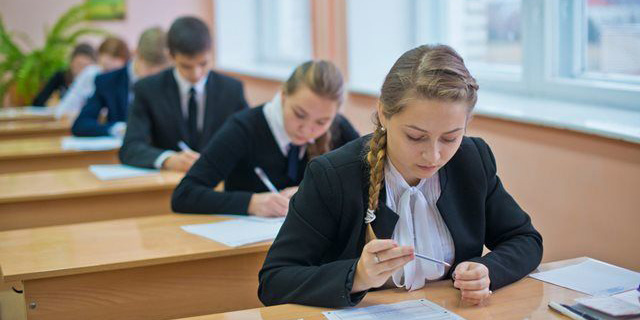 В Беларуси могут ввести обязательную характеристику выпускника школы