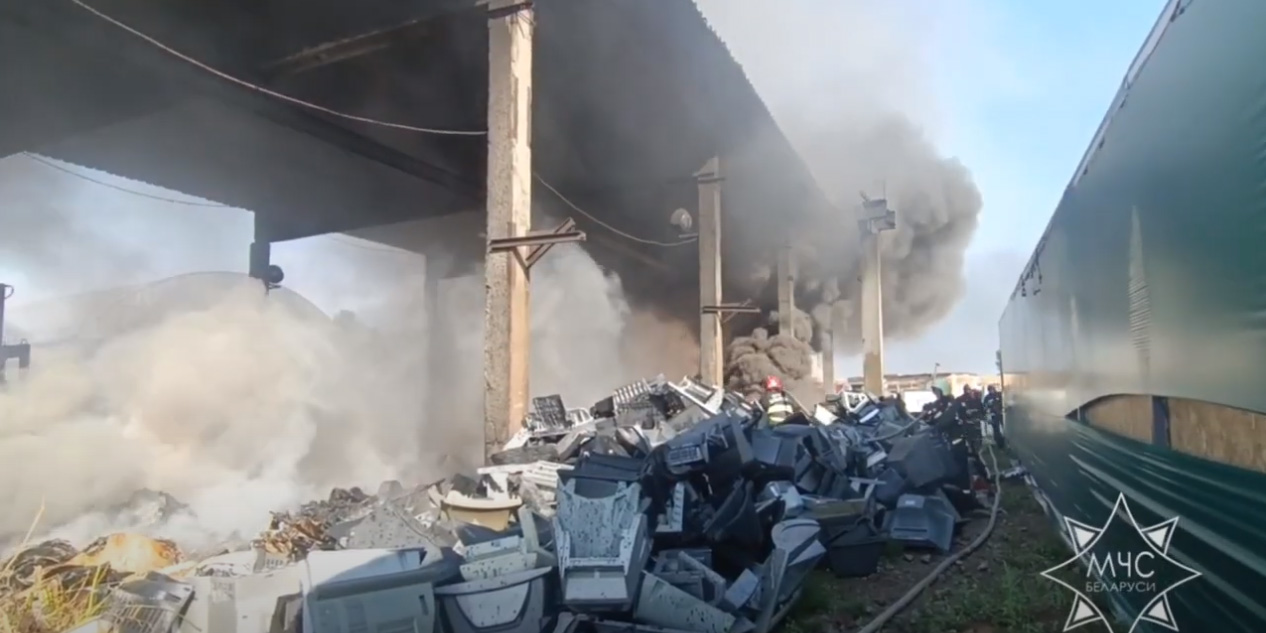 В Могилеве горели складируемые отходы бытовой техники