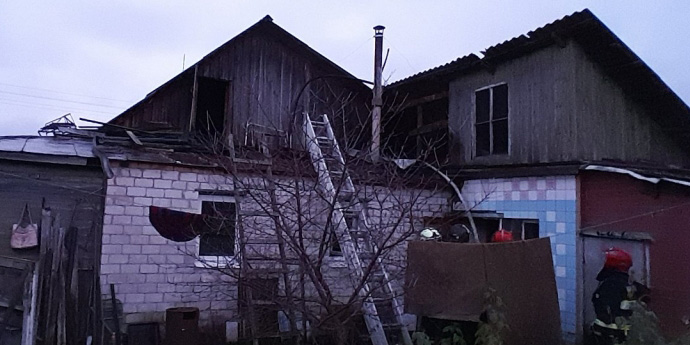 Пожар частного жилого дома по переулку Ивовому в Могилеве тушили спасатели