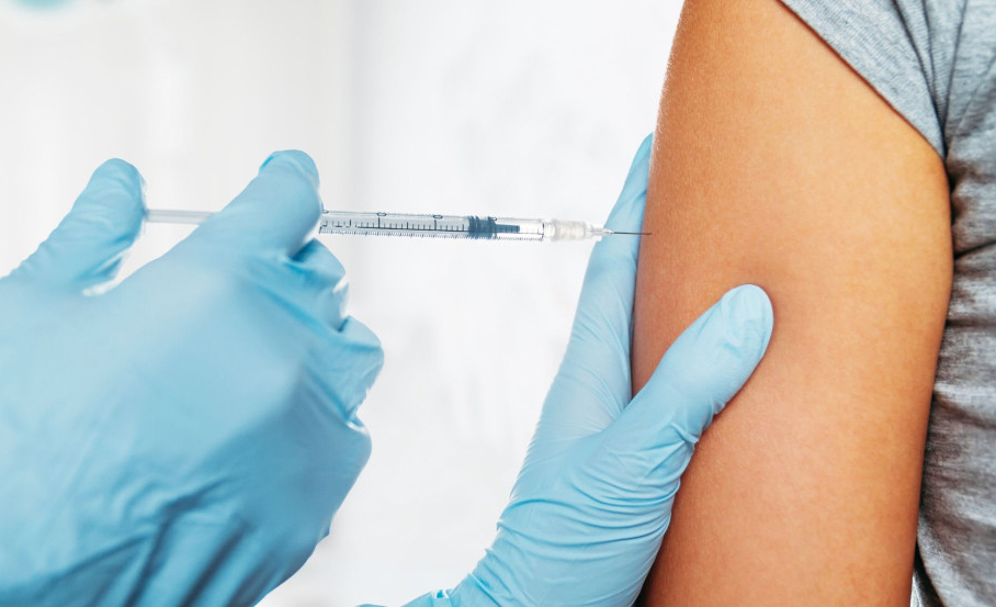 Прививки против гриппа поступят до конца сентября