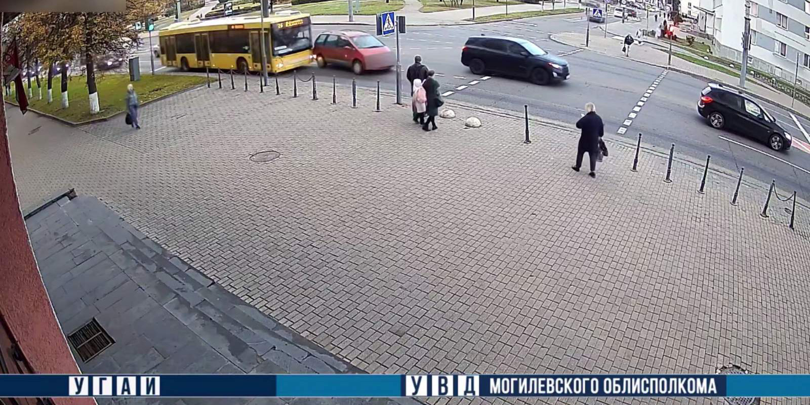 В Могилеве столкнулись легковой автомобиль и автобус &mdash; четыре человека получили травмы