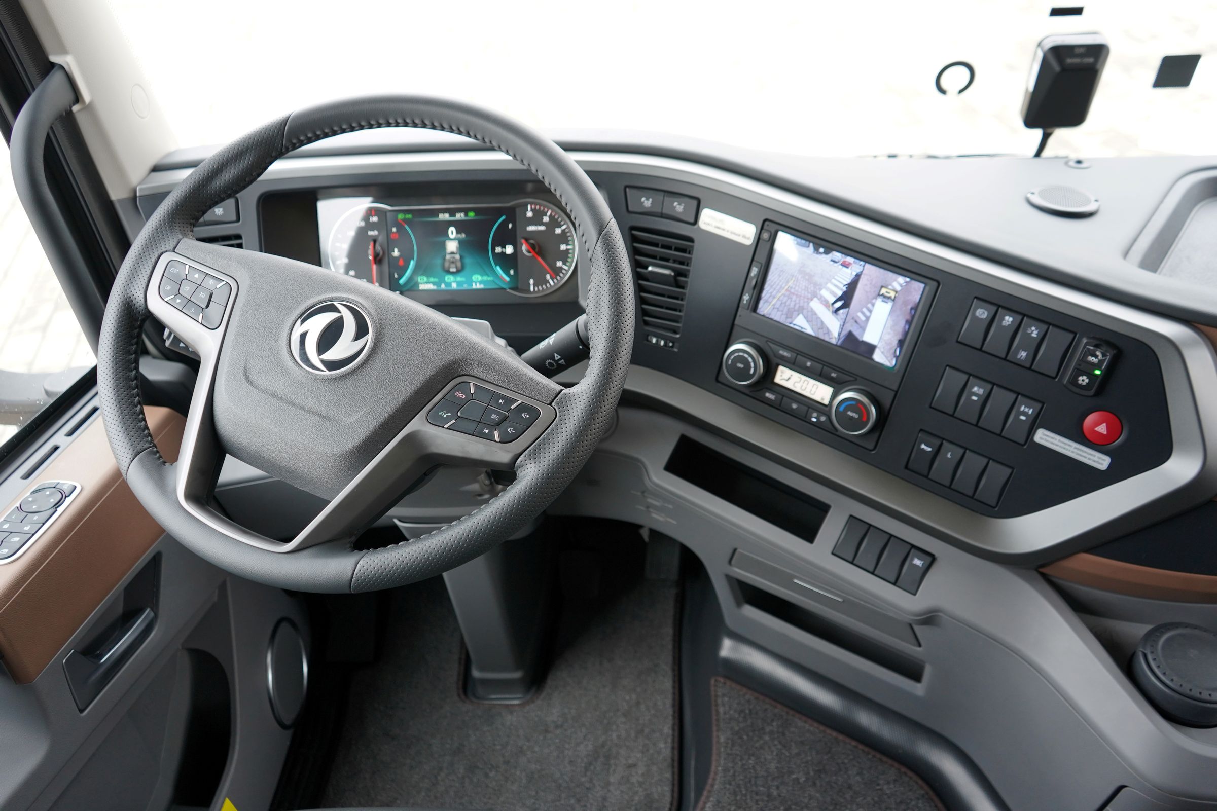 Новый уровень эффективности: линейку грузовых автомобилей Dongfeng презентовали в&nbsp;Могилеве