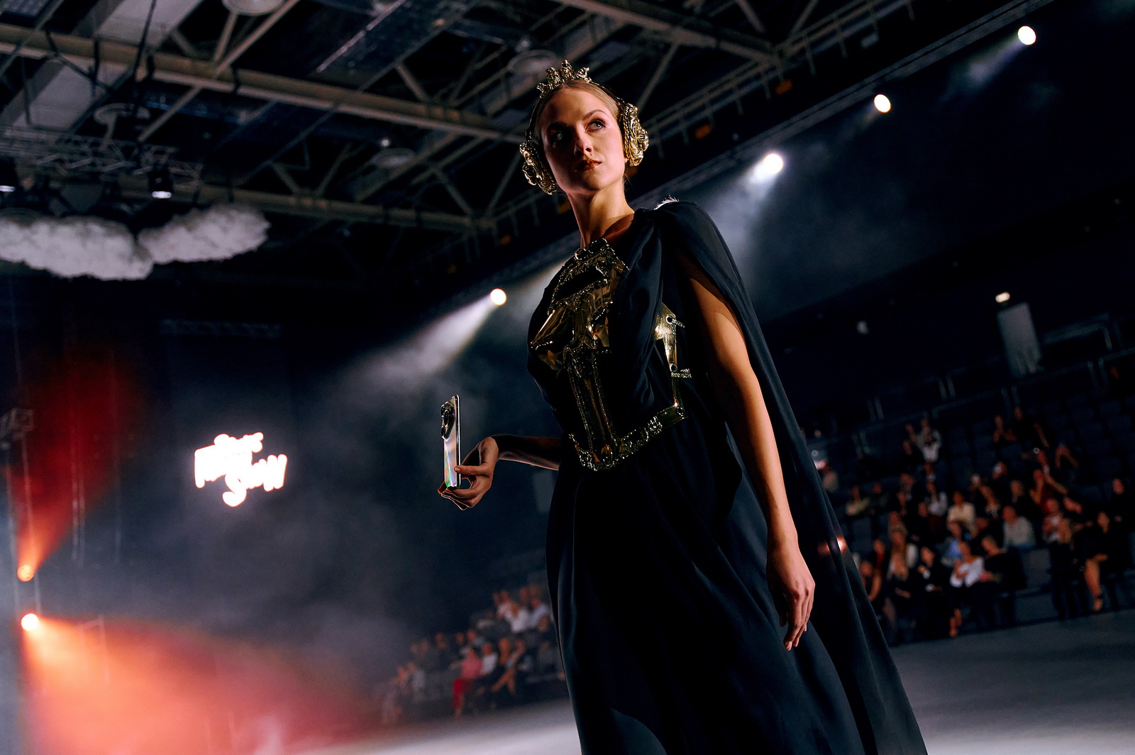 Белорусские дизайнеры представили коллекцию одежды, вдохновленную флагманской серией смартфонов Huawei Pura 80