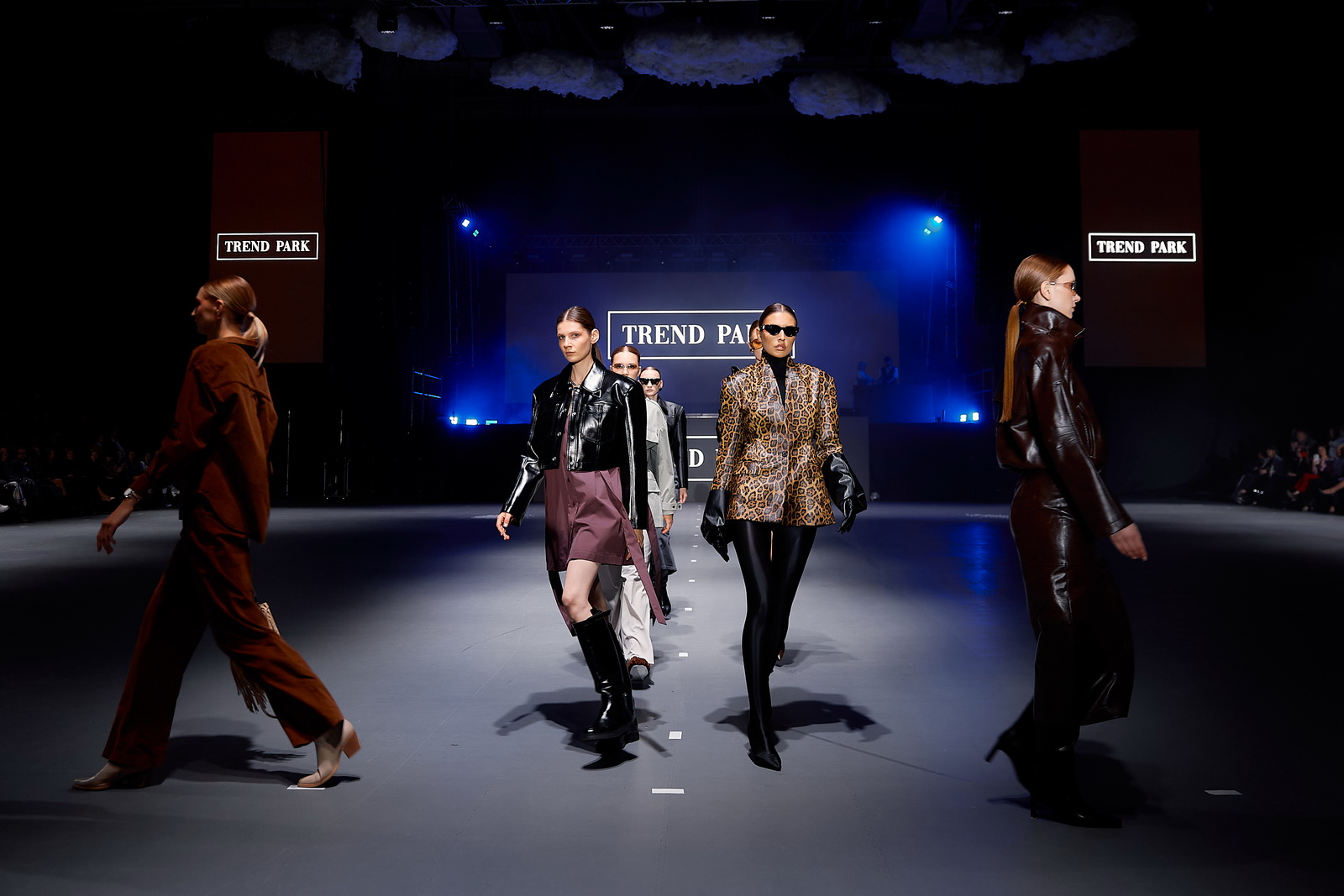 Белорусские дизайнеры представили коллекцию одежды, вдохновленную флагманской серией смартфонов Huawei Pura 80