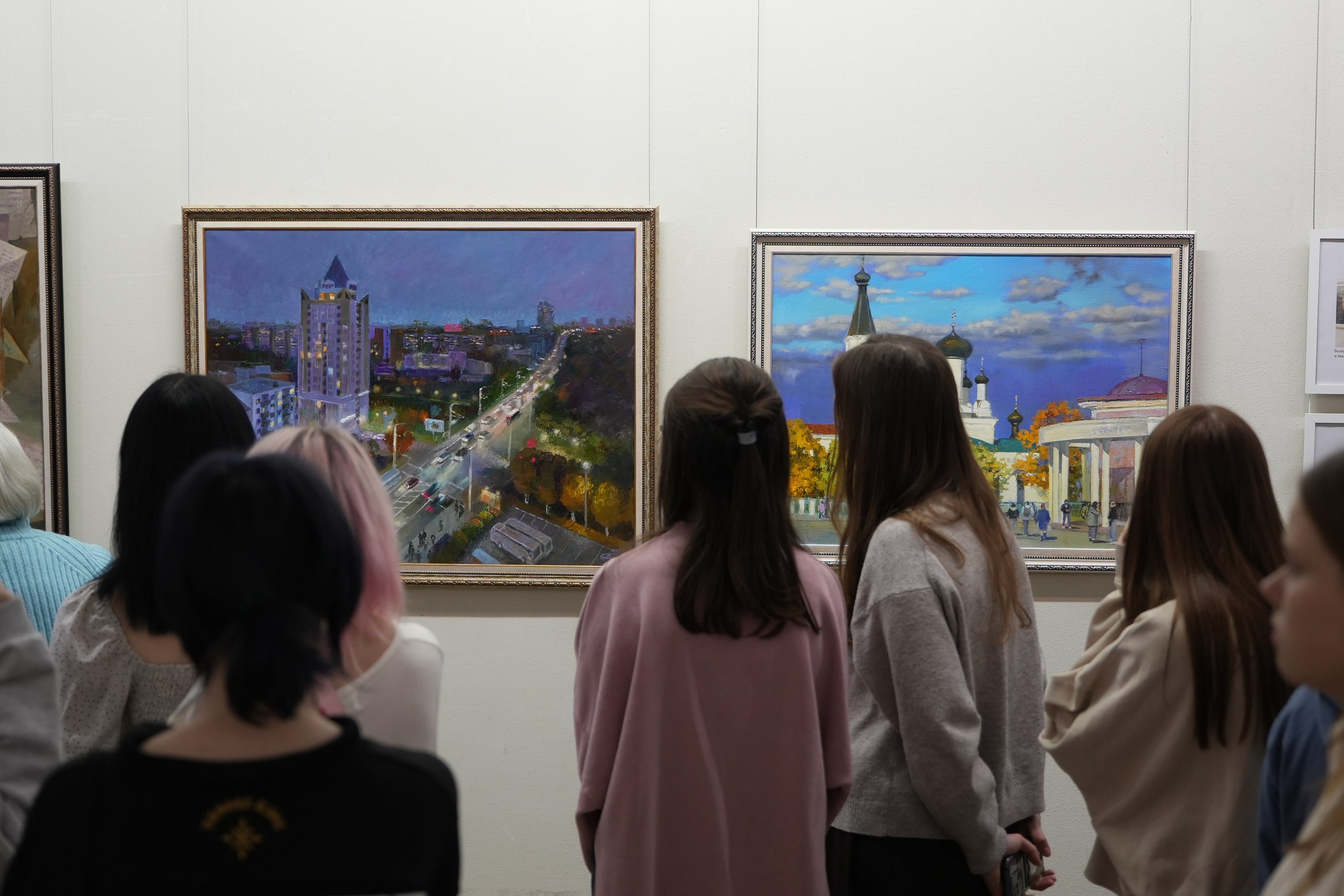 Искусство без границ: на выставке в Могилеве объединили художников из шести стран