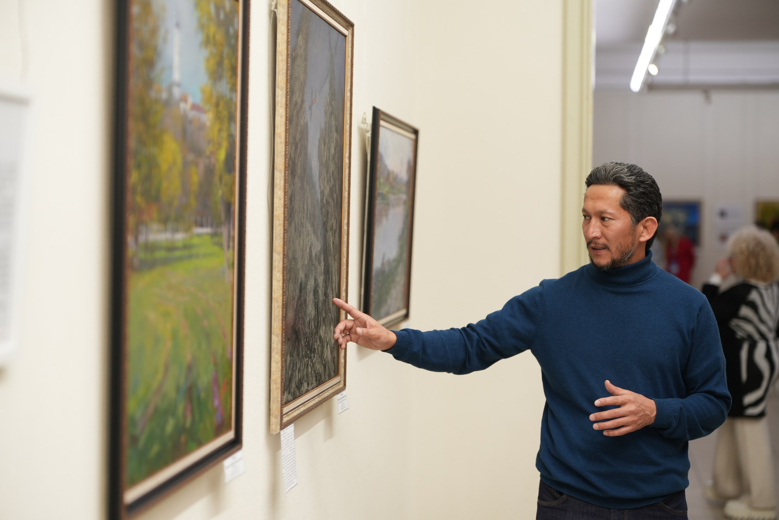 Искусство без границ: на выставке в Могилеве объединили художников из шести стран