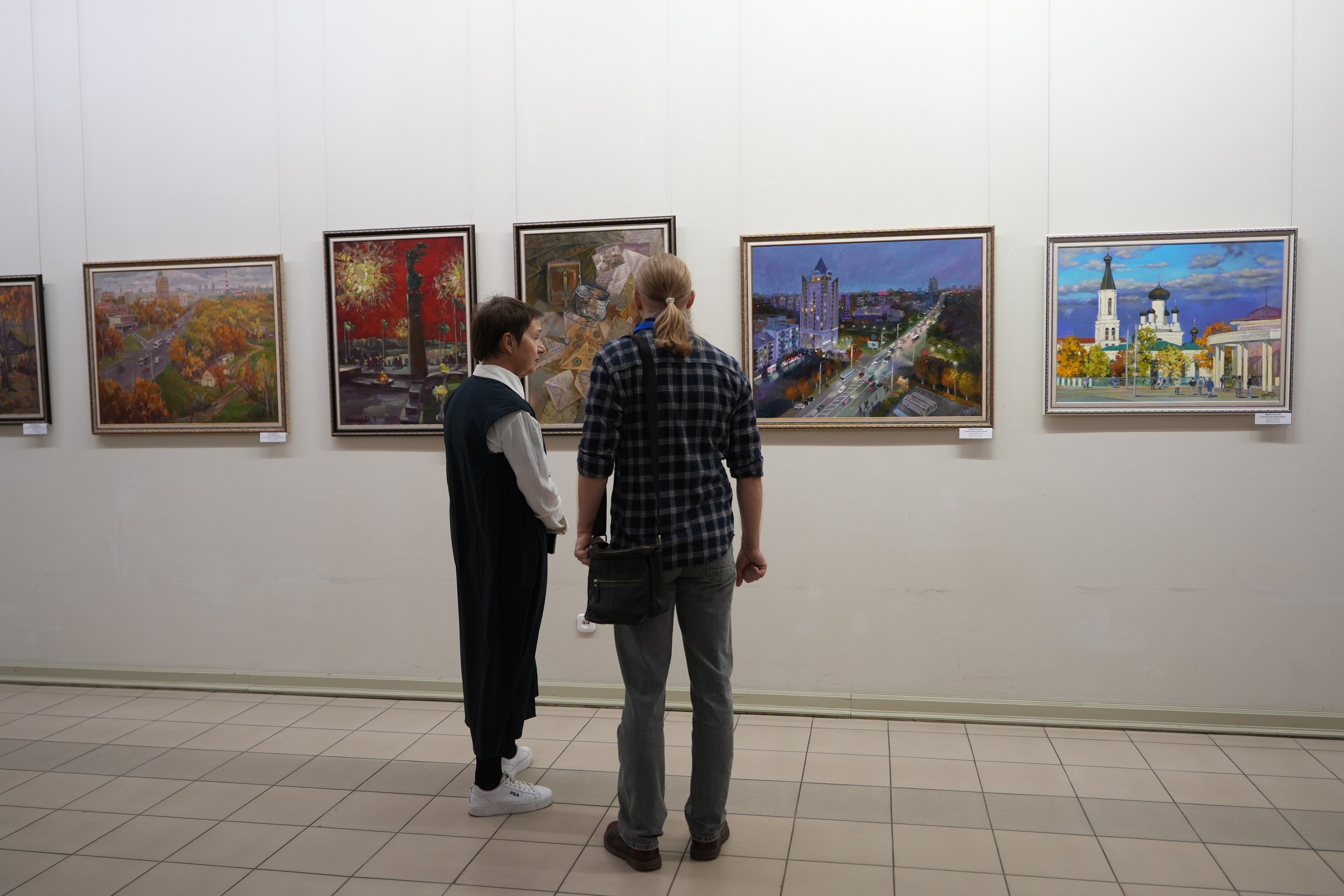 Искусство без границ: на выставке в Могилеве объединили художников из шести стран