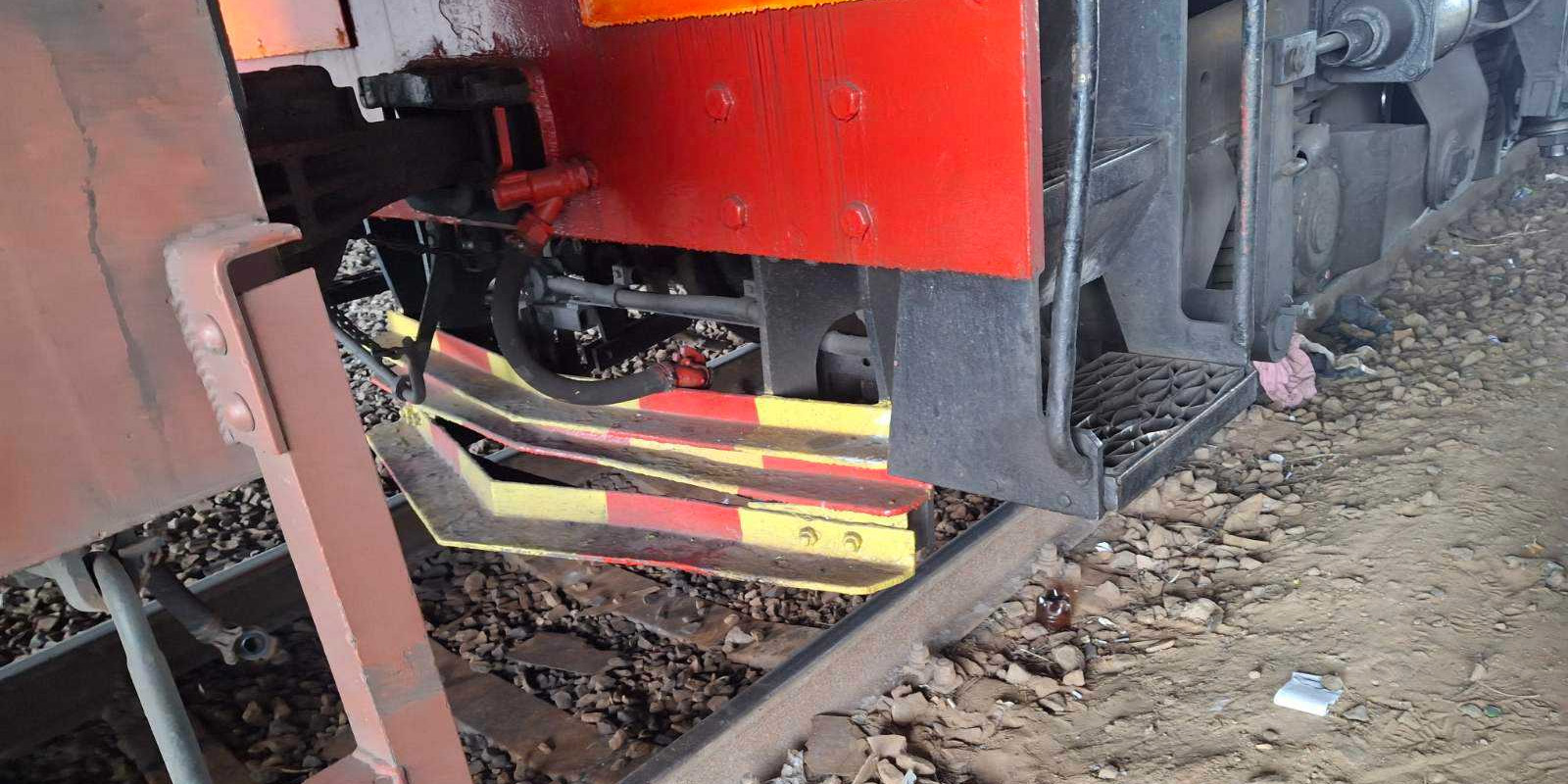 В Могилеве под поездом оказался человек: на помощь пришли спасатели