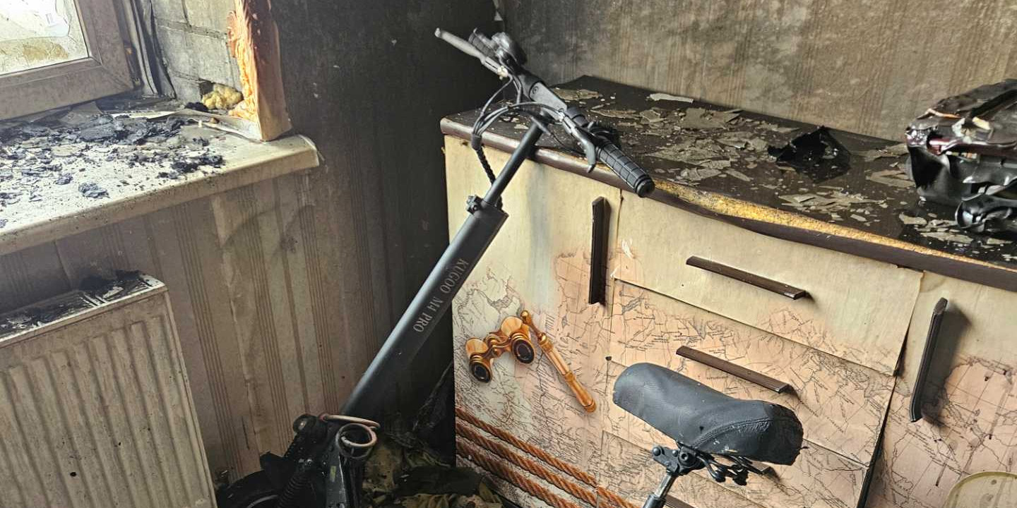 Короткое замыкание электросамоката могло стать причиной пожара в квартире в Могилеве