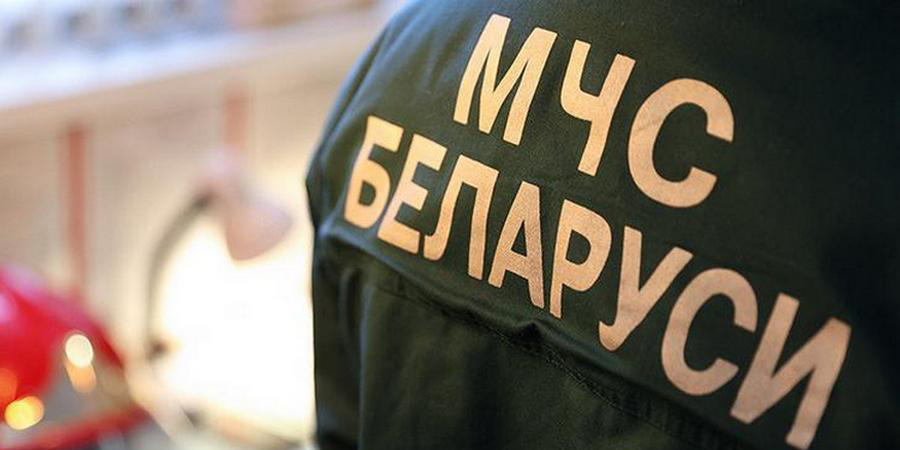 В Могилеве спасатели оказали помощь девочке, нога которой застряла между металлическими сиденьями