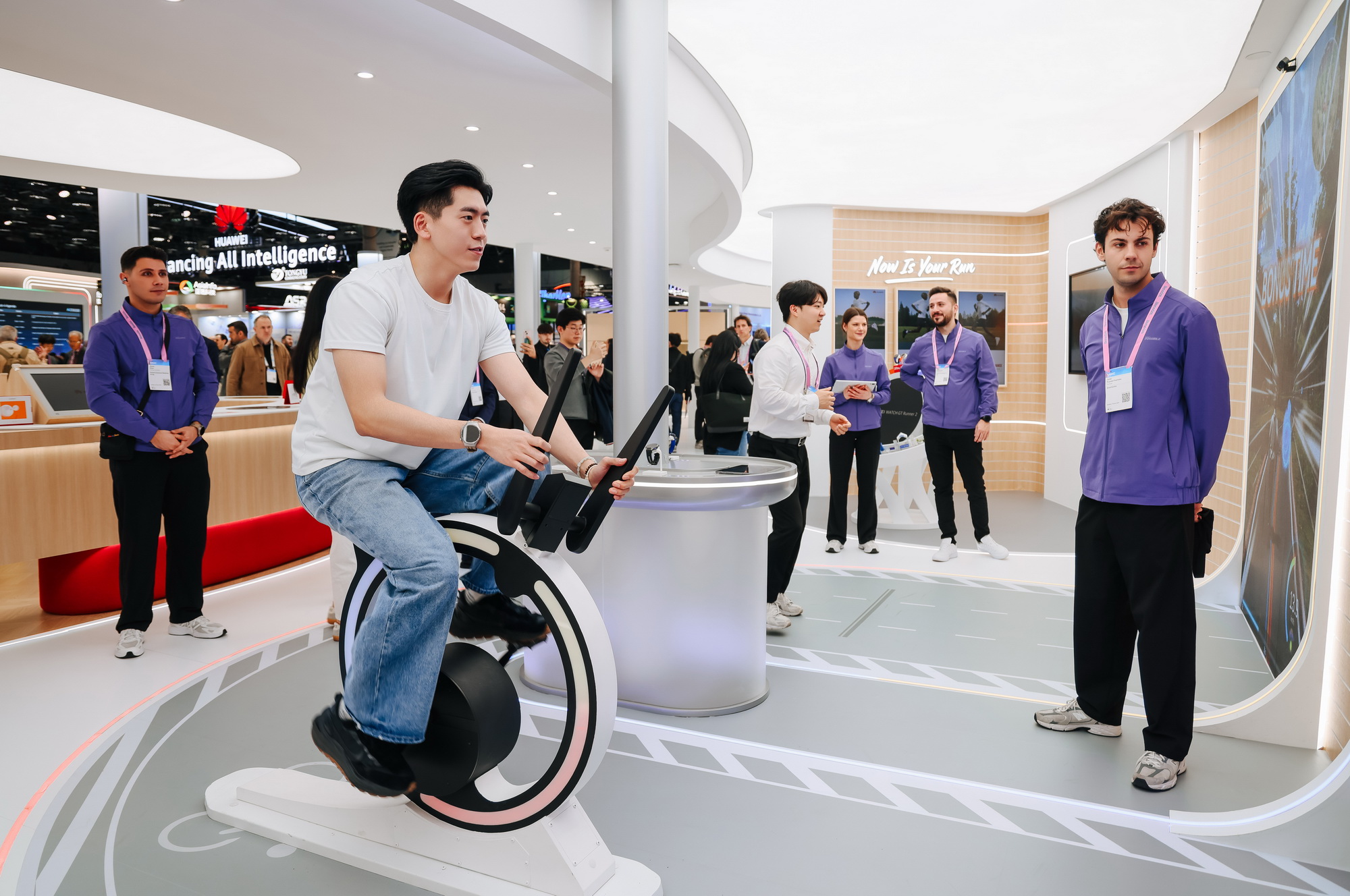 &laquo;Настоящее принадлежит вам&raquo;: чем впечатляет Huawei на&nbsp;выставке MWC 2026&nbsp;в Барселоне