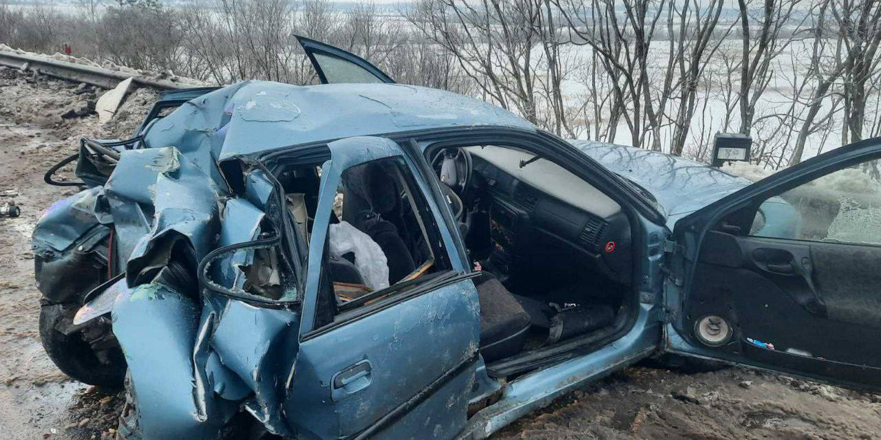 В Могилевском районе Opel столкнулся с фурой &mdash; пострадали два человека