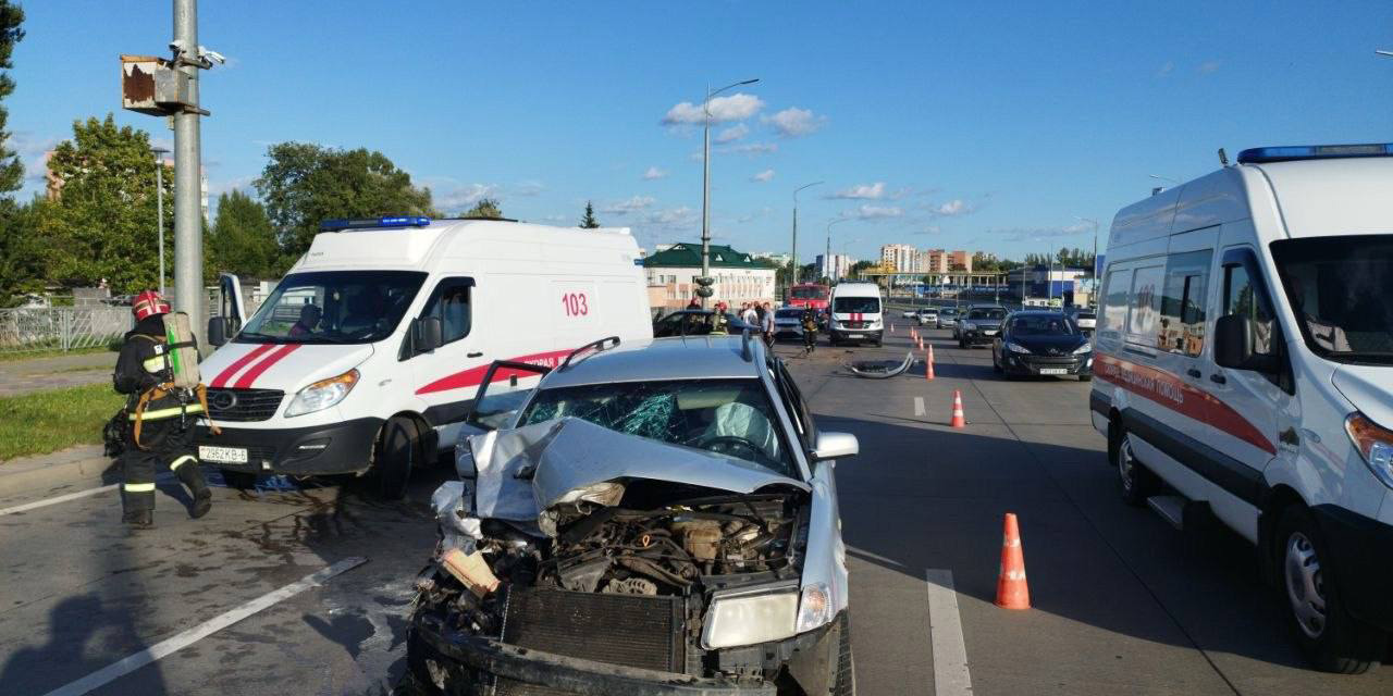 В Могилеве столкнулись две легковушки