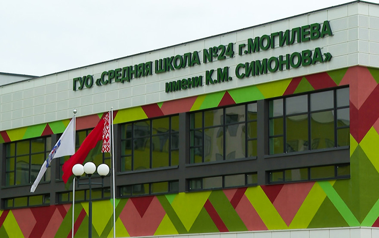Безопасность по новым правилам: теперь сотрудники охраны могут досматривать вещи учеников