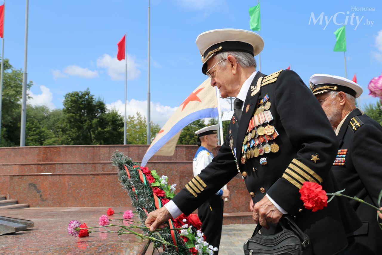 Могилев бел. Ветераны РБ. Белорусские ветераны. Старый ветеран. Однорукий ветеран Беларусь.