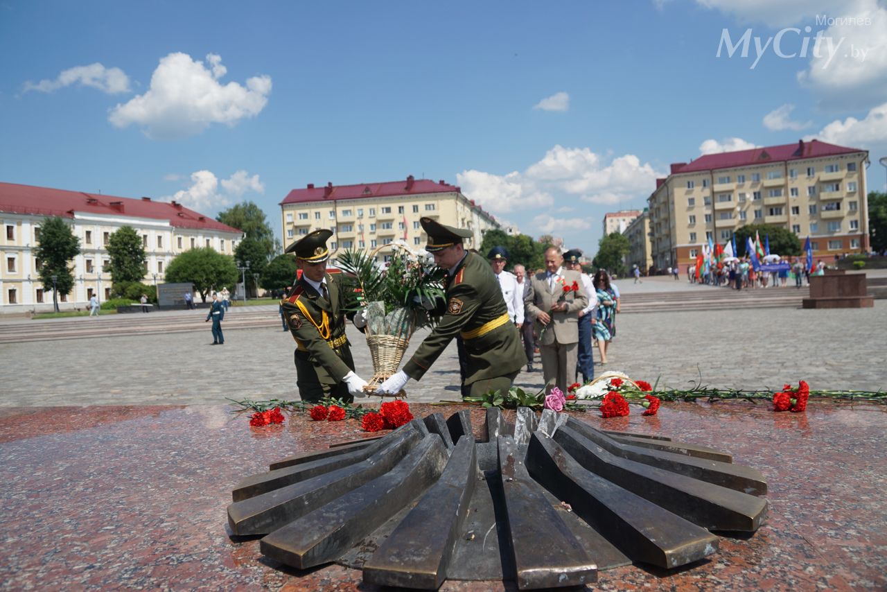 Советская площадь могилев фото