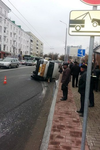 «Маршрутка» перевернулась в Могилёве – есть пострадавшие