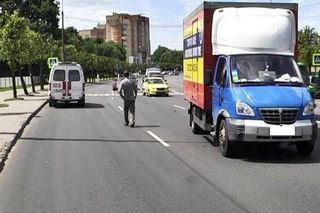 В Могилёве на пешеходном переходе грузовик сбил девушку - она скончалась в больнице