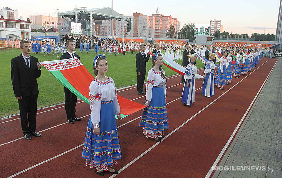 Благодаря фестиваль. Магутны Божа.