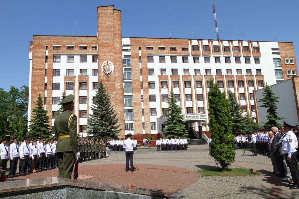 Увд облисполкома. УВД Могилевского облисполкома. Школа милиции Могилёв 1983г. Официальный сайт МВД Могилева. УВД Могилевского облисполкома векторе.