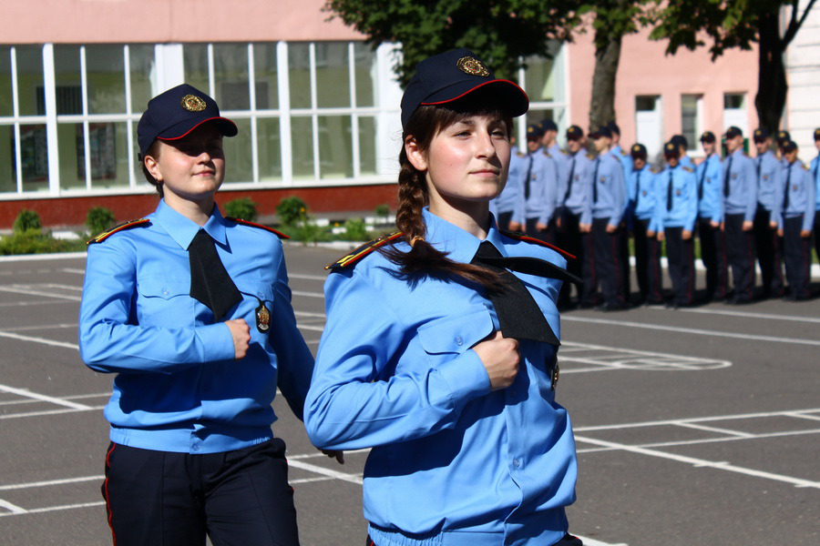 Возможно ли поступить. Школа полиции после 9 класса. Учебные заведения после 11 класса. Форма полиции для девушек в академиях. Поступление в школу полиции.